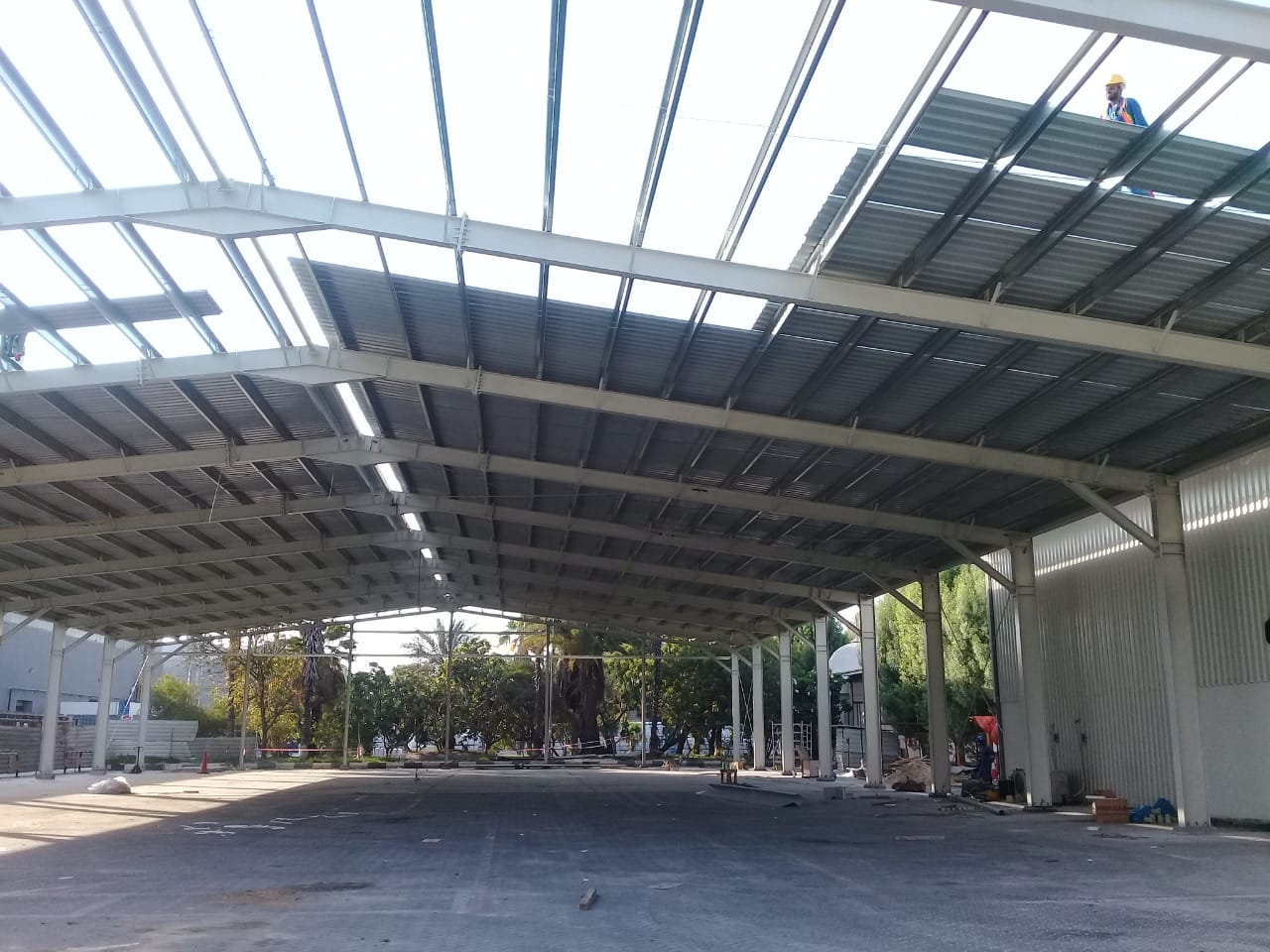 Structural steel canopy under erection